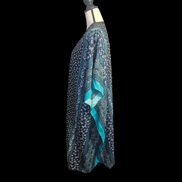 Paisley and Rose Robe - Picture 7 of 10